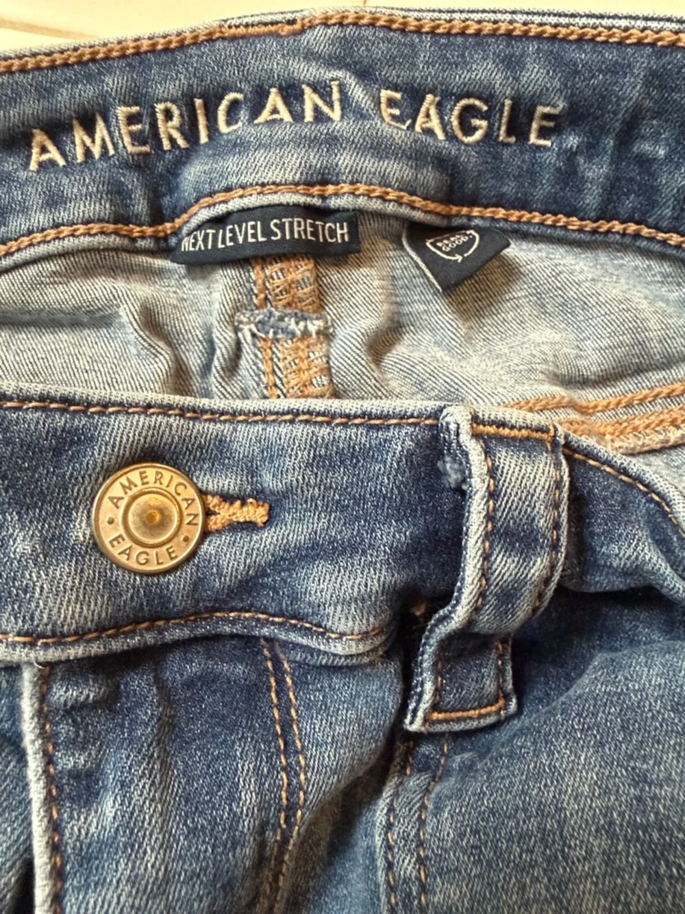 American Eagle Outfitters Medium Blue Wide-Leg Flare Jeans - Picture 7 of 9